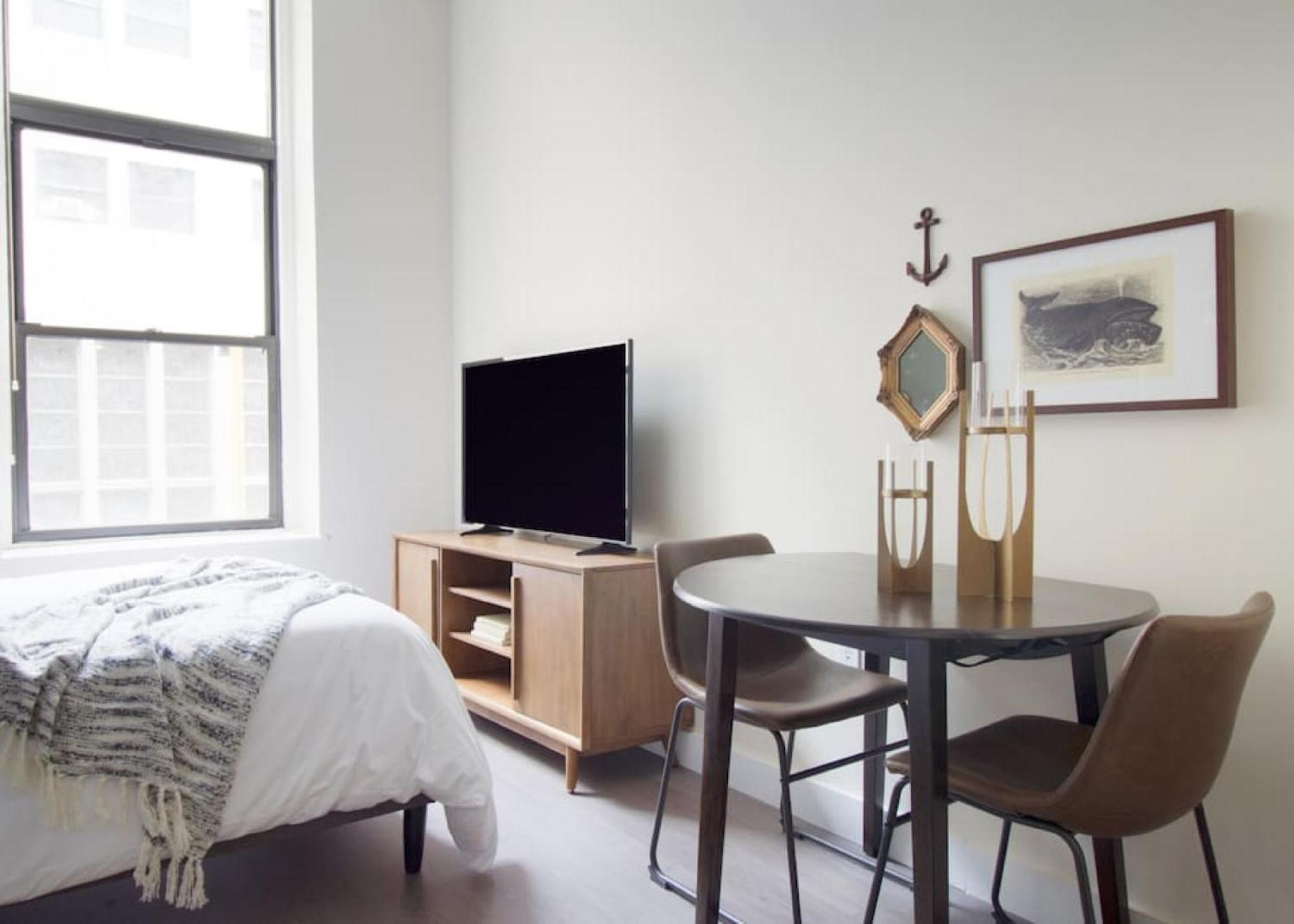 Apartment Downtown Students Welcome Washer And Dryer