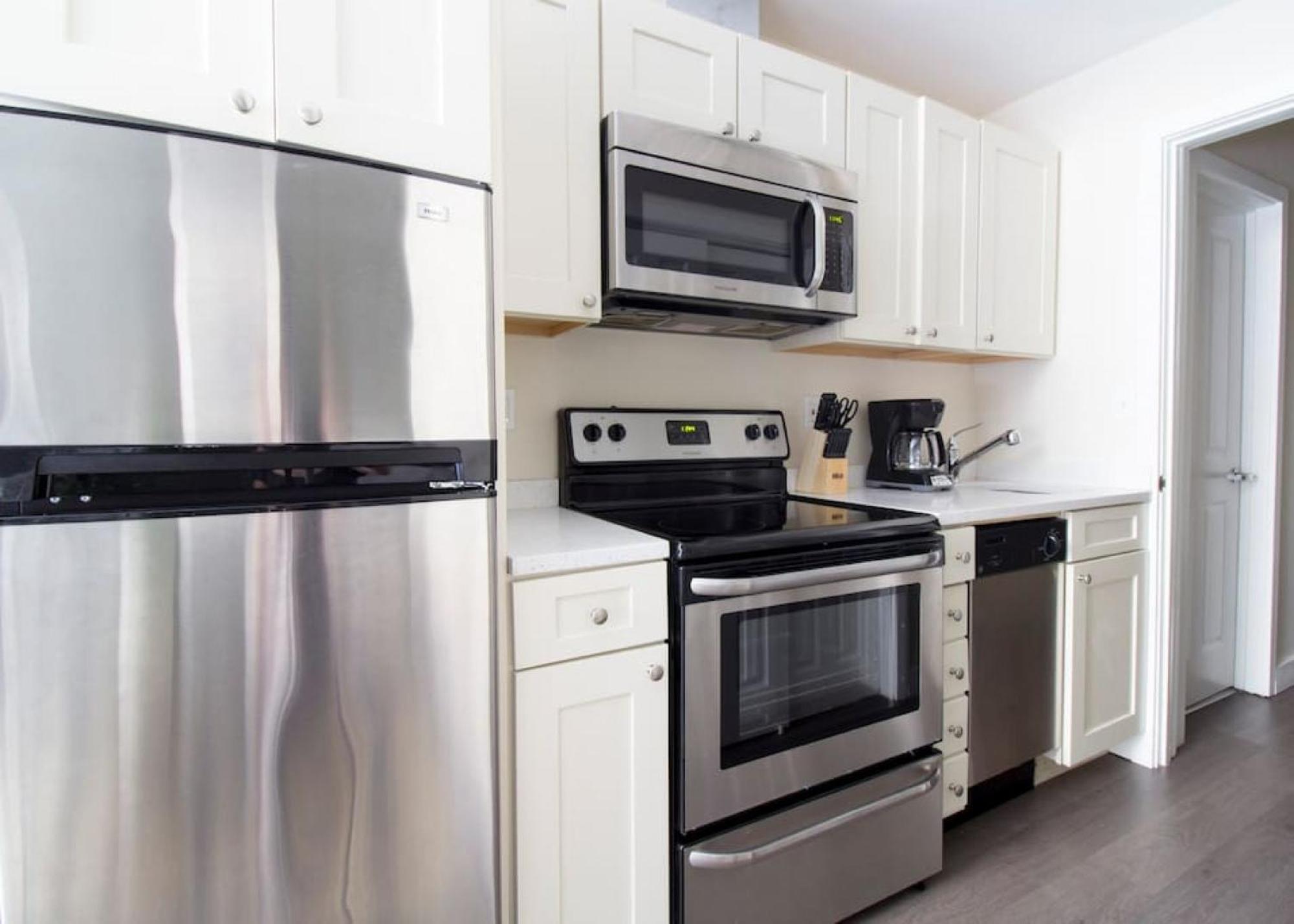 Apartment Downtown Students Welcome Washer And Dryer